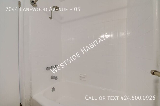 Building Photo - 7044 Lanewood Ave