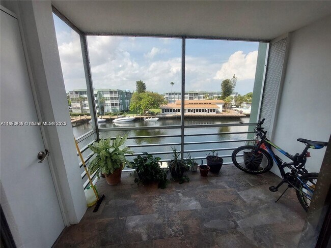 Building Photo - 2741 Taft St