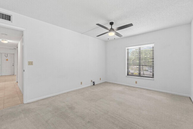 Building Photo - 811 Sky Pine Way
