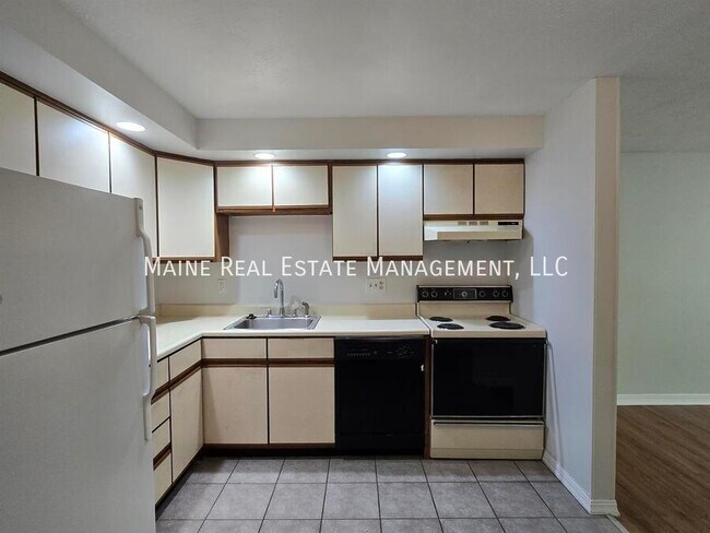 Building Photo - 20 Tall Pines Dr