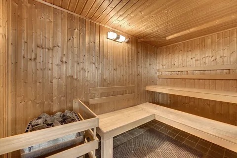 Sauna - 26 10th St W