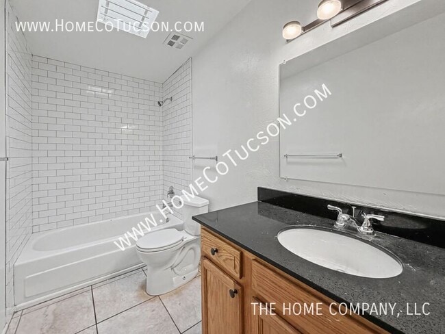 Building Photo - 1319 E Louisiana Dr