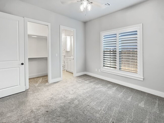 Building Photo - High-End Executive Living in Gated South Tulsa Community