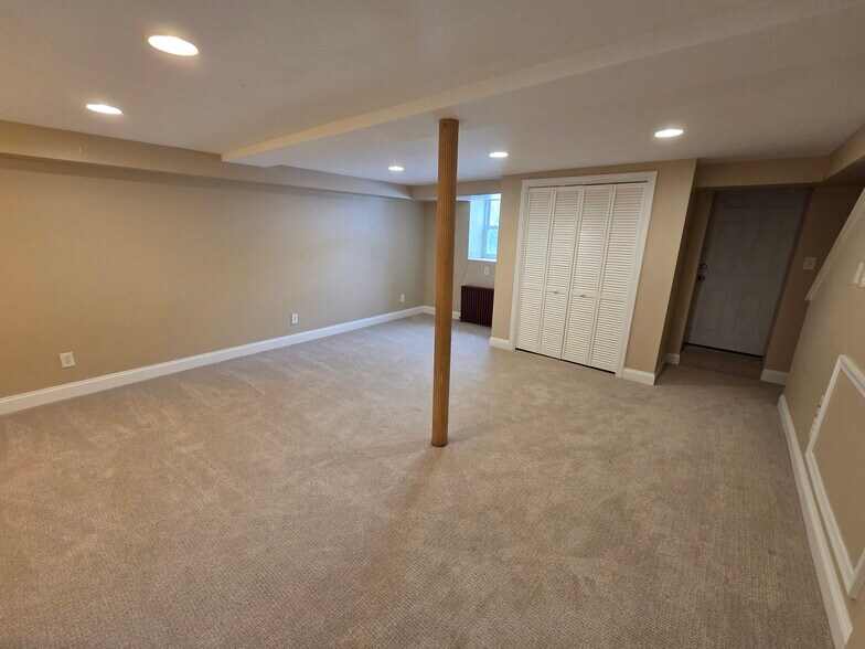 Building Photo - 204 Greenbriar Ln