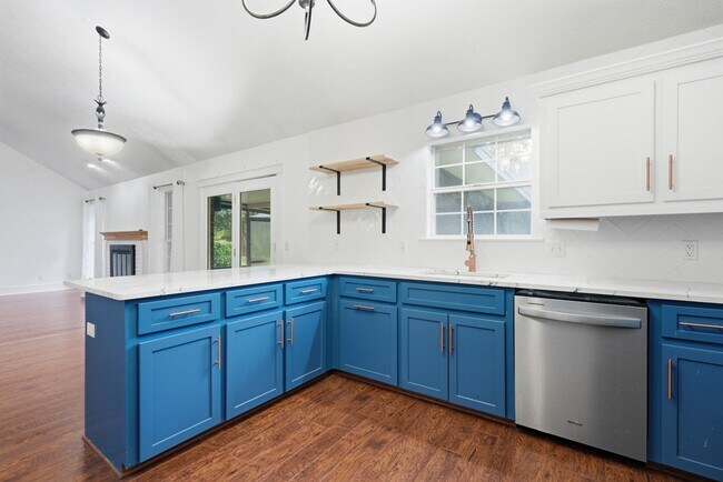 Building Photo - 121 Mill Ct