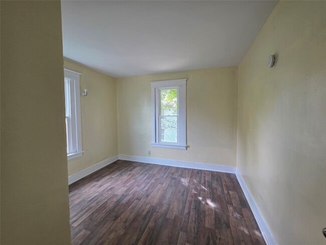 Building Photo - 155 Willow St