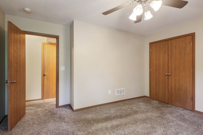 Building Photo - Two story, 3 bedroom, 2 Bath Duplex