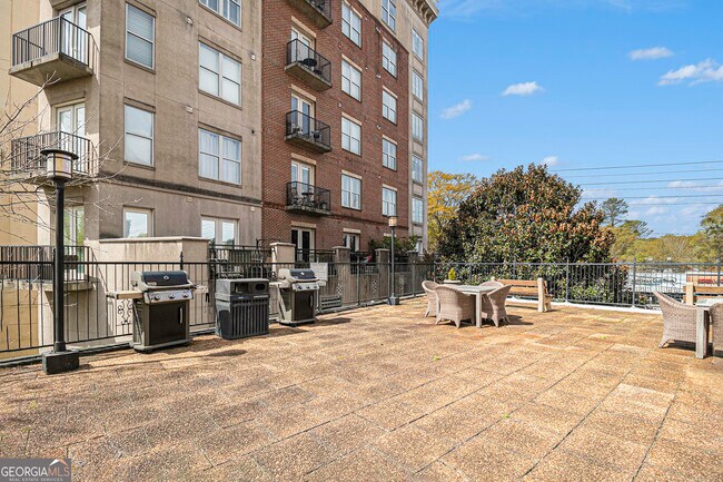 Building Photo - 2285 Peachtree Rd NE