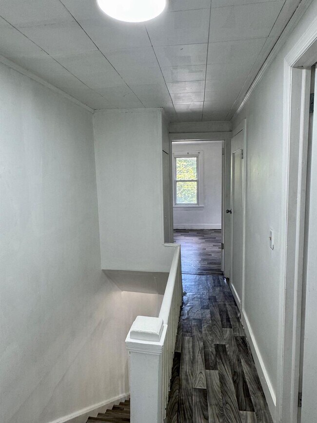 Building Photo - 22 Kelly Hill Rd