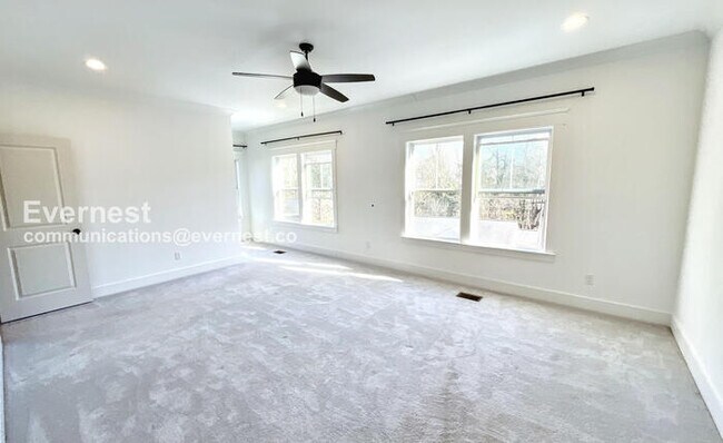 Building Photo - 174 Lynda Cir