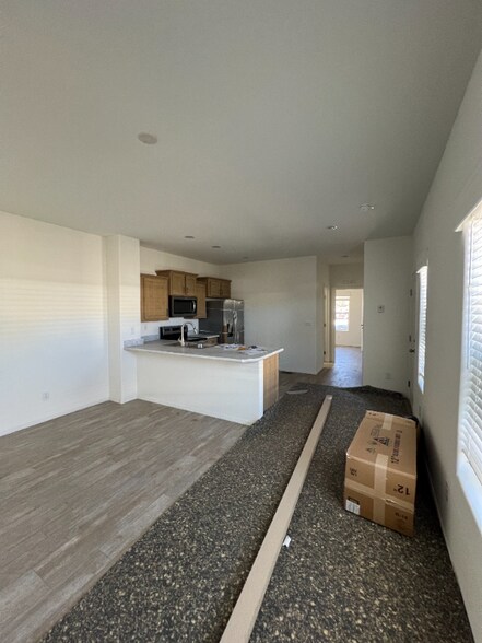 Building Photo - 2000 E Frontier Ave