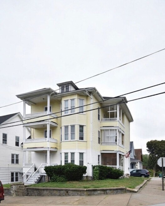 Building Photo - 212 Welles St