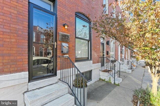 Primary Photo - 212 S Robinson St
