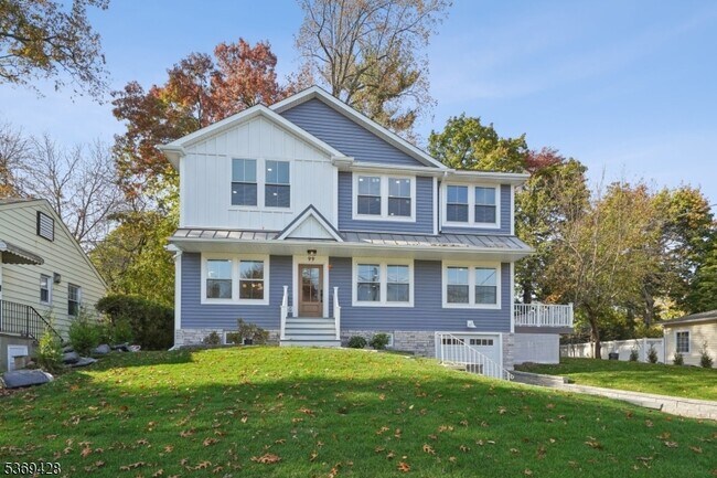 Primary Photo - 99 Ashwood Ave