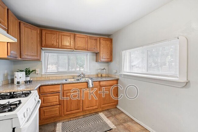 Building Photo - 579 S Osceola St