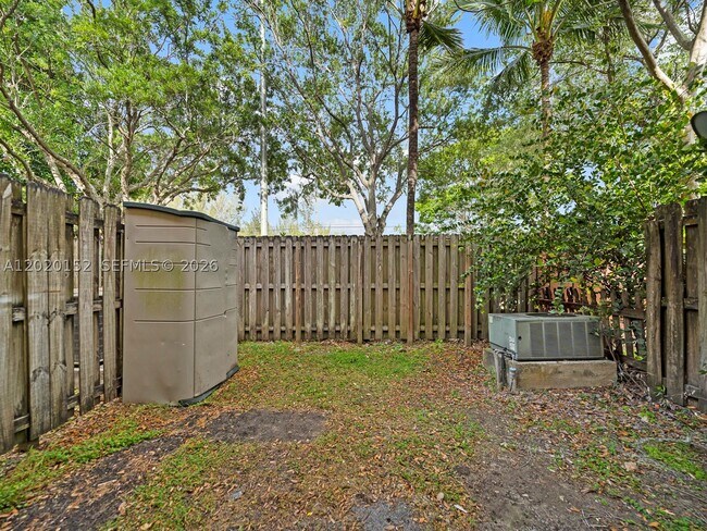 Building Photo - 1049 NE 42nd Ave