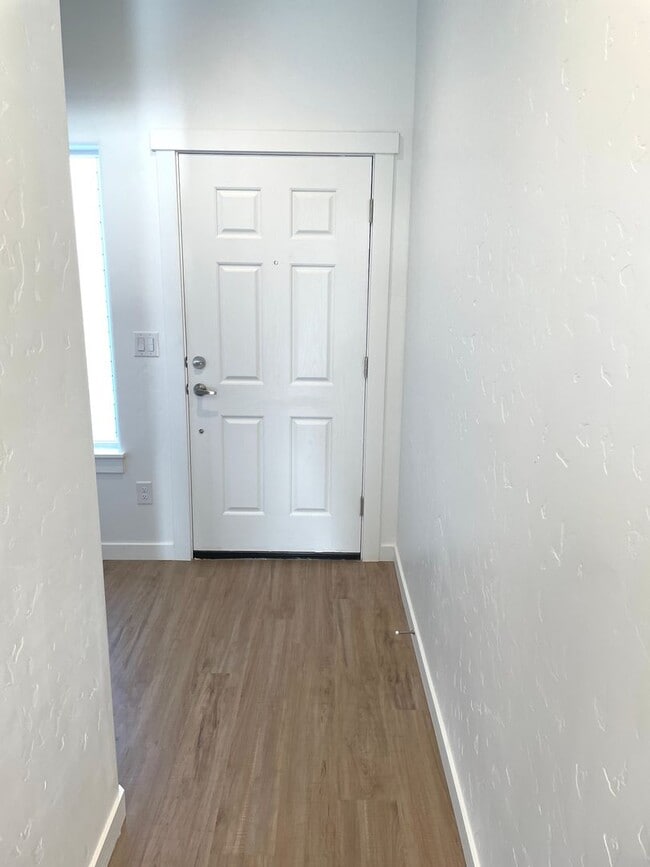 Building Photo - Newly Built Townhome