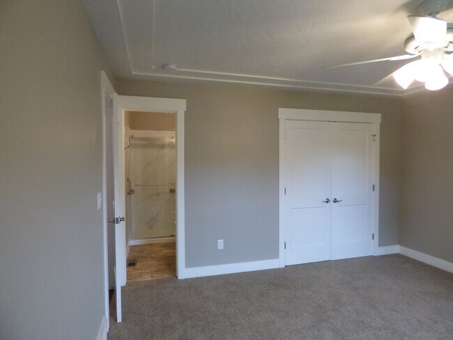 Building Photo - Merry Christmas!  This home is available now, with December rent free!