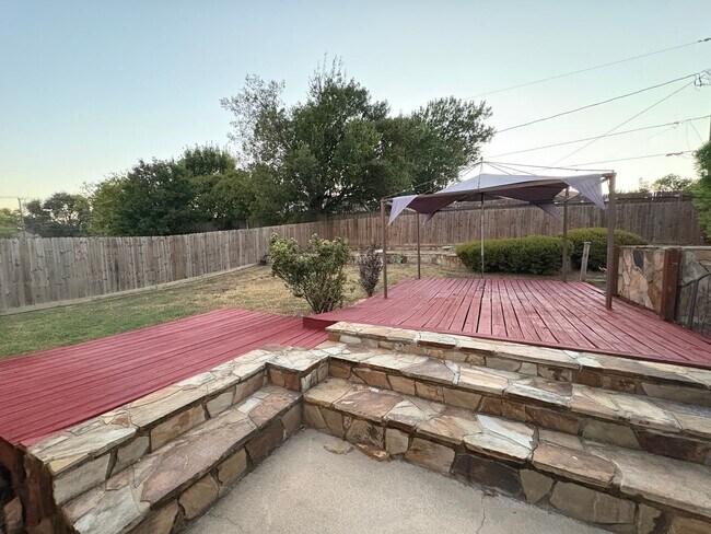 Building Photo - Charming 3-bed 2-bath Home Birdville ISD!