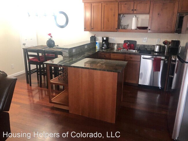 Building Photo - 2 br, 2 bath House - 625 Manhattan Place #208