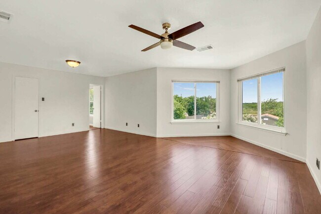 Building Photo - "Discover Your Dream Home: Spacious 3-Bedroom Oasis with Granite Elegance in San Antonio!"