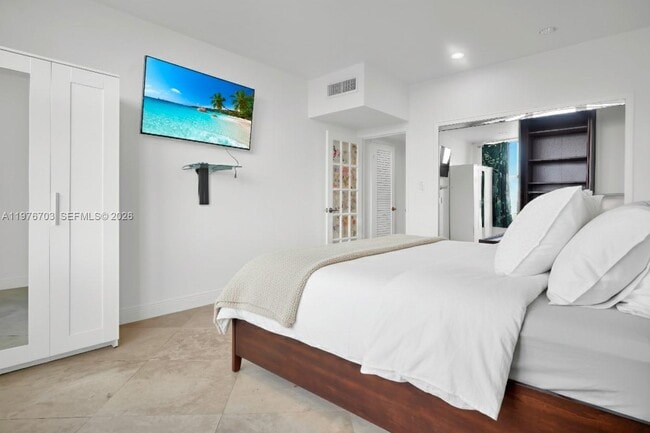 Building Photo - 4747 Collins Ave