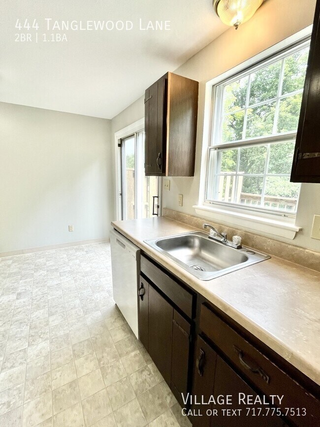Building Photo - 444 Tanglewood Ln