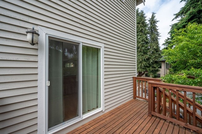 Building Photo - 3-Story Greenlake Home - Private Yard and ...