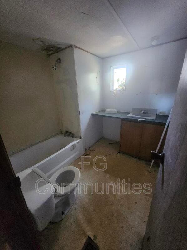 Building Photo - 500 11th St