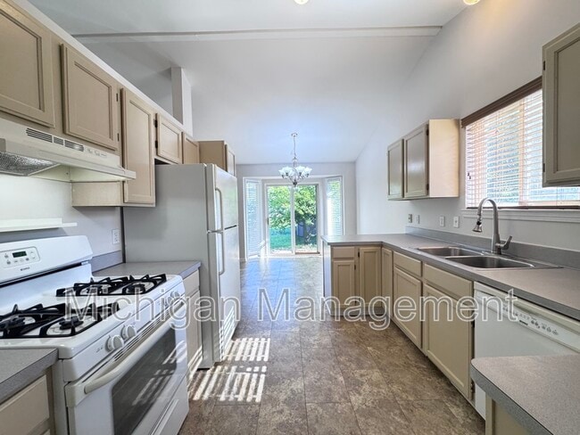 Building Photo - 173 Algansee Dr