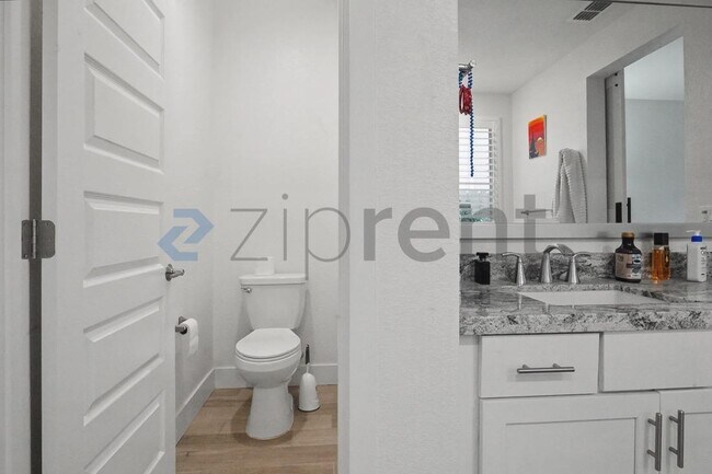 Building Photo - 12743 Blueblanc Way