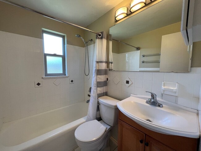 Building Photo - Mid Century Modern Ranch in Virginia Village!