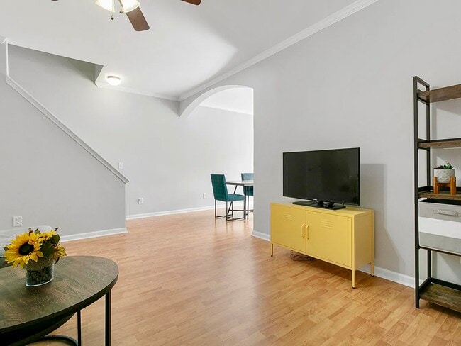 Building Photo - 102 Lamplighter Ln