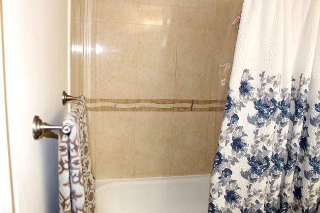 Building Photo - 1000 Scotia Dr