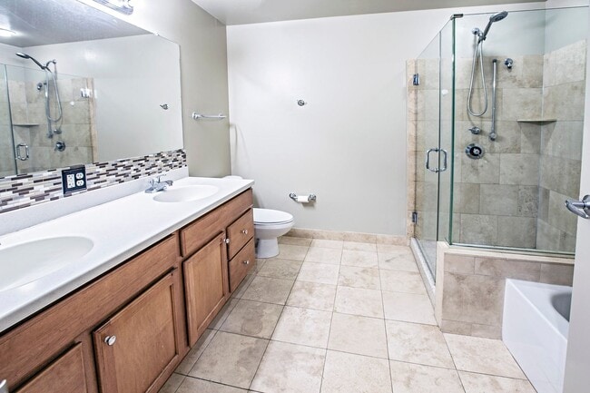 Building Photo - Christina Landing - 2 bedroom, 2 bath - 11th floor