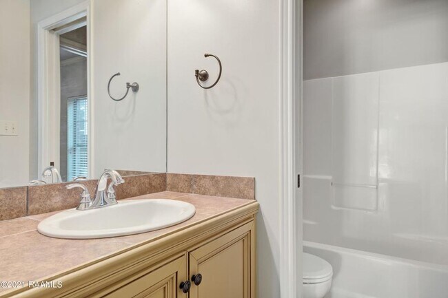 Building Photo - Live in the Heart of Lafayette—Minutes from UL & Downtown!