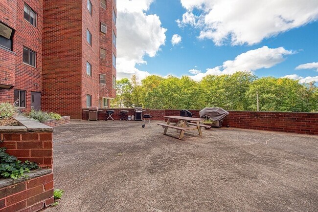 Building Photo - 200 Burkhall St
