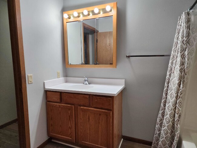 Building Photo - 1124 Morraine View Dr
