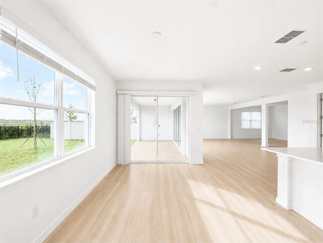 Building Photo - 5806 Fabry St