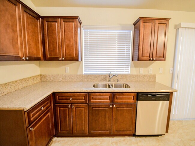 Building Photo - 3825 Gulliver St