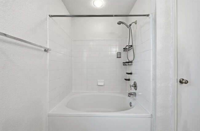 Building Photo - 11140 Currin Ln