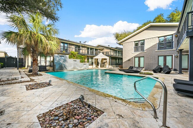 Building Photo - 10203 Regal Oaks Dr
