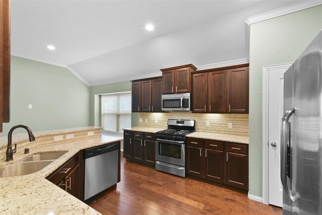 Building Photo - 15606 Kensington Bluff