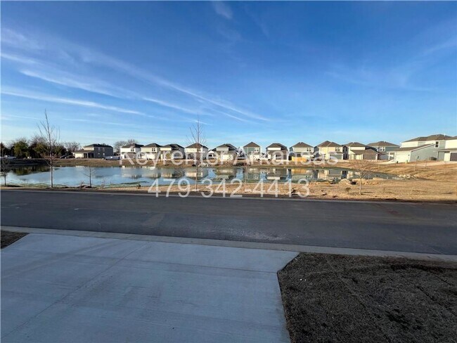 Building Photo - Amazing 3 Bedroom - 3.5 Bathroom in Fayetteville!