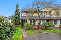 Building Photo - Monroe End Unit Townhome Unit A