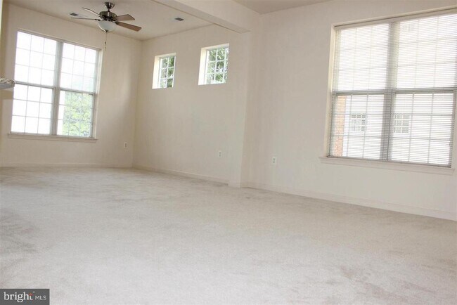 Building Photo - 6480 Cheyenne Dr