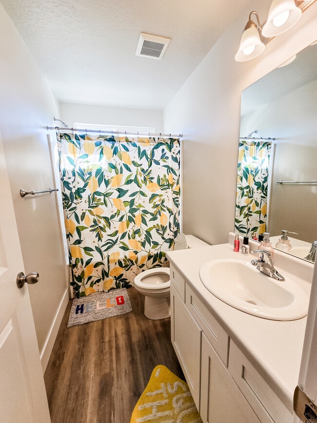 Building Photo - 261 W 490 N