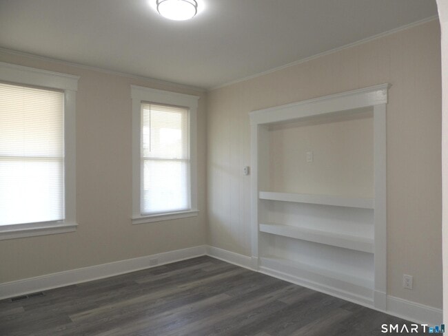 Building Photo - 132 Silver Sands Rd