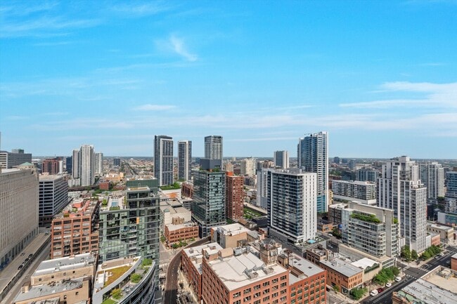 Building Photo - 400 N La Salle Dr