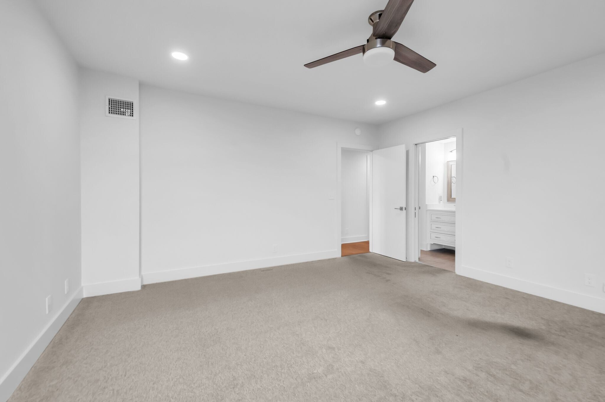 Building Photo - 6666 Brookmont Ter